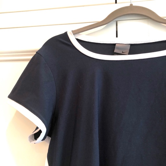 🎀DONATED NIKE TOP SHIRT L Pretty Navy blue L 🎀 - Picture 3 of 6
